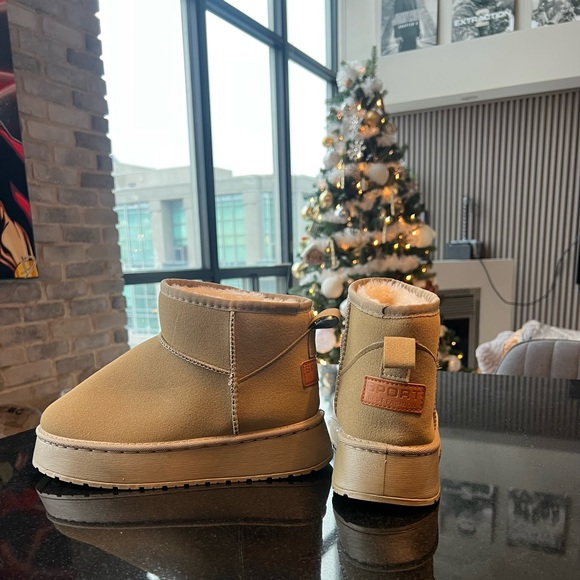 Winter boots - Picture 1 of 3